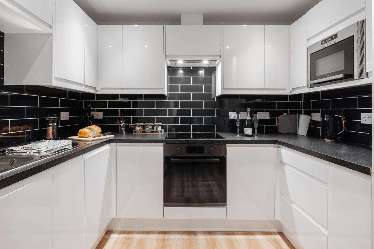 Victoria Home - 2 Bedroom Wi-Fi Parking Workers Hyde Εξωτερικό φωτογραφία
